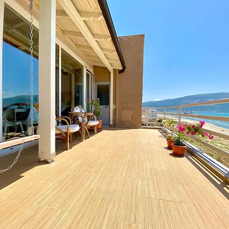 Eka Luxury Beachfront شقة