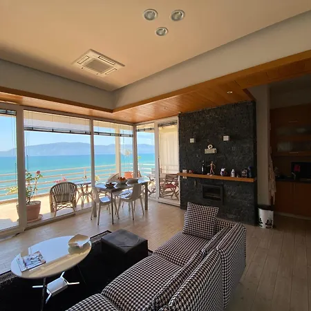 Eka Luxury Beachfront Apartments Lejlighed *
