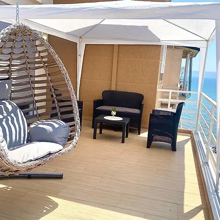 Eka Luxury Beachfront شقة