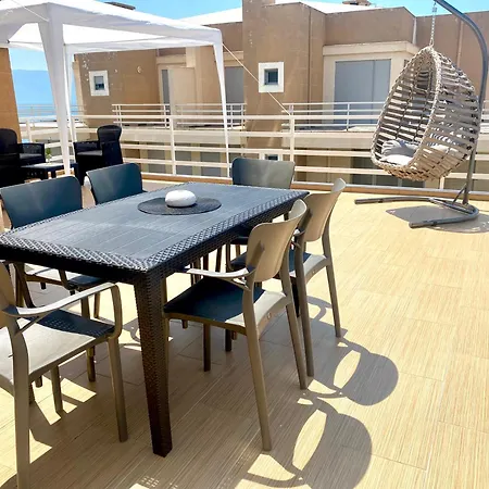 شقة Eka Luxury Beachfront فلورا