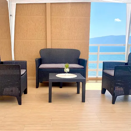 Eka Luxury Beachfront شقة