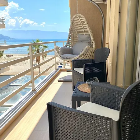 شقة Eka Luxury Beachfront فلورا