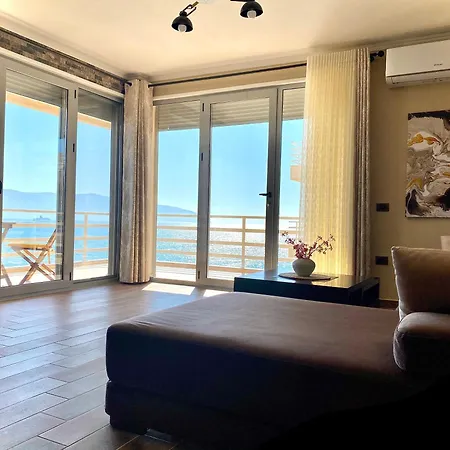 Eka Luxury Beachfront Apartments *