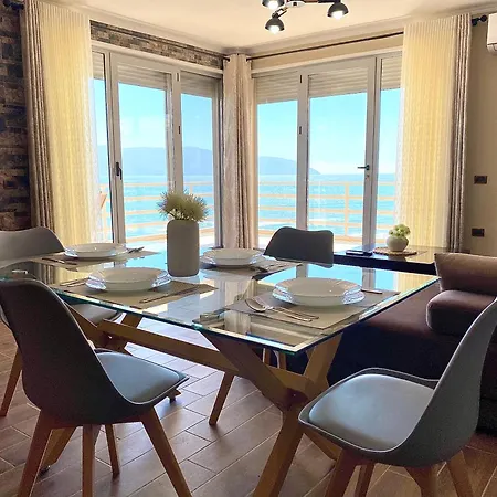 Lejlighed Eka Luxury Beachfront Apartments