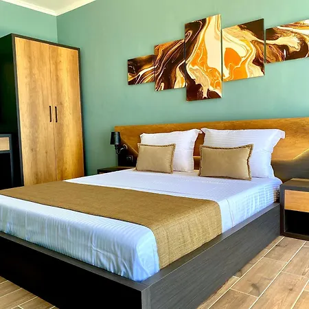Eka Luxury Beachfront Apartments Lejlighed